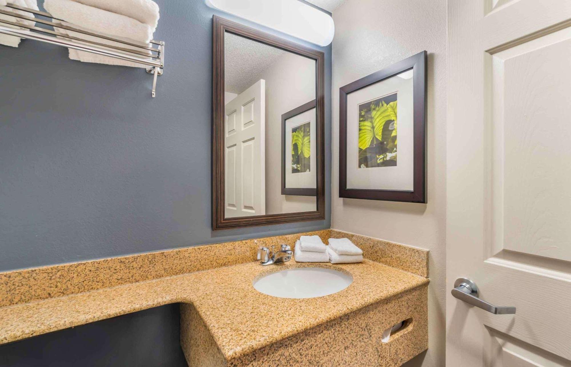 Extended America - - Greenbrier Circle Hotel