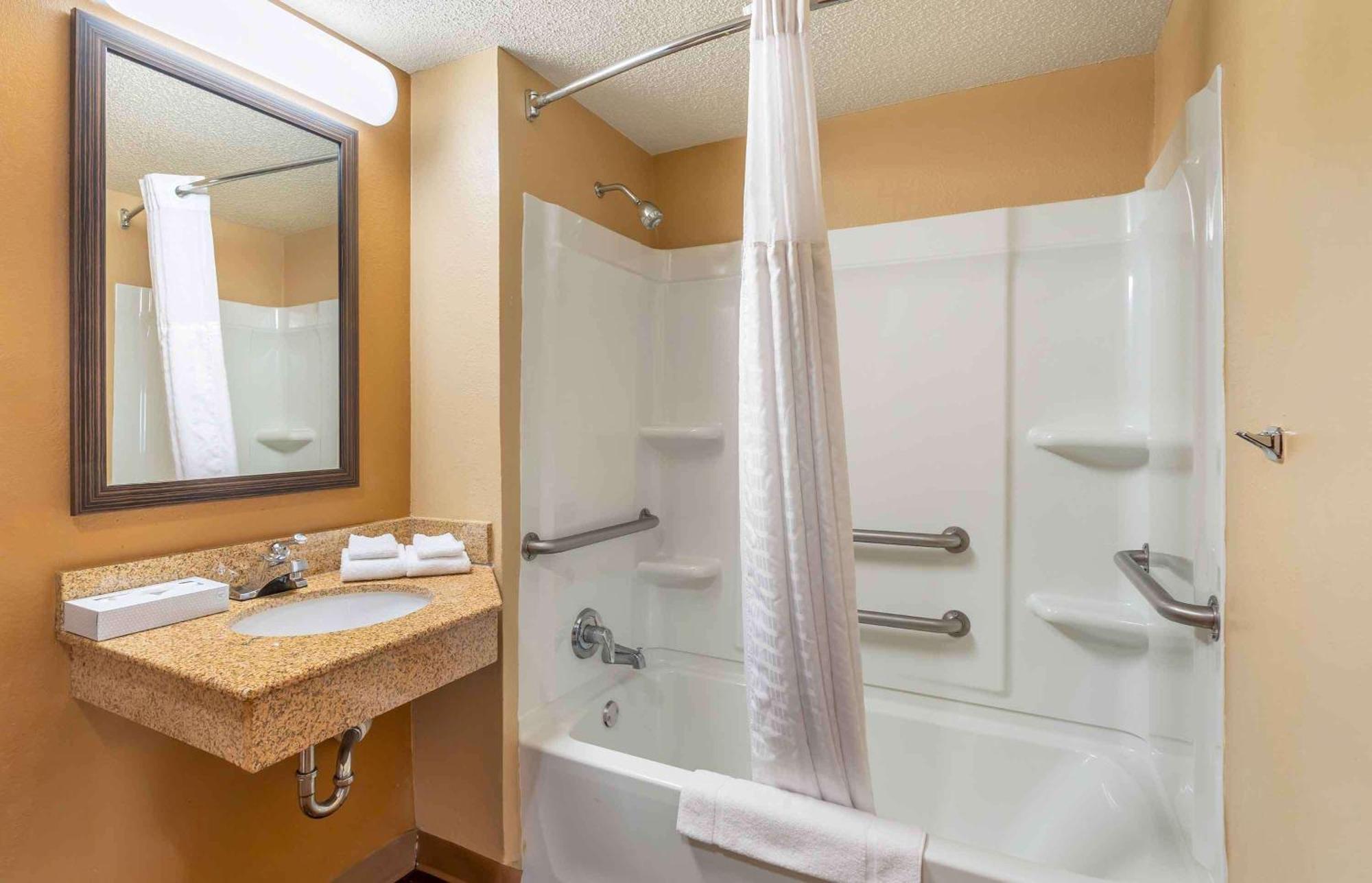 Extended America - - Greenbrier Circle 2*