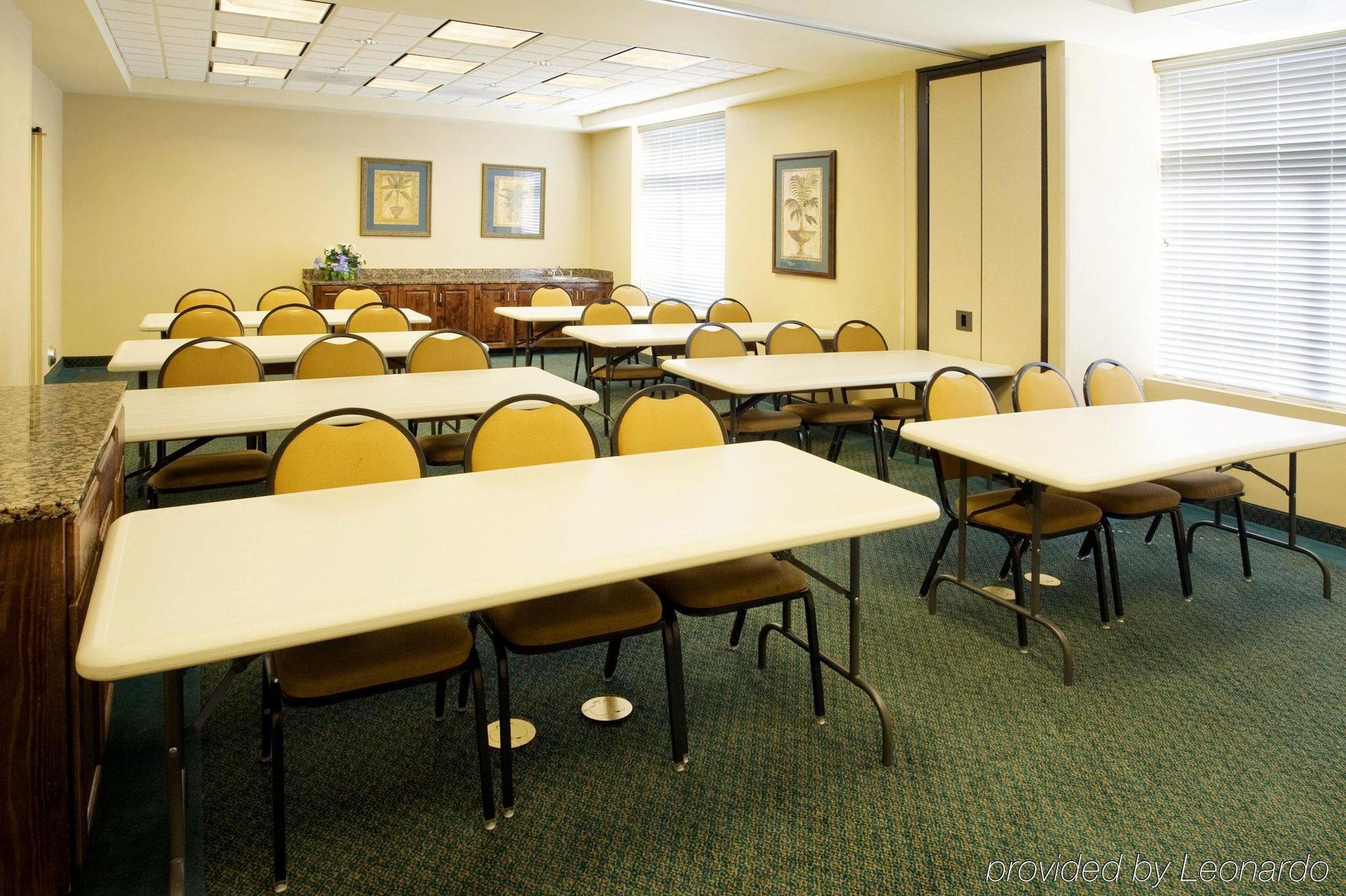 Extended America - - Greenbrier Circle 2*